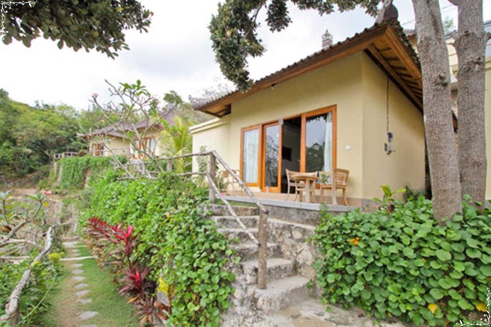 Lembongan Cliff Villas Exterior photo