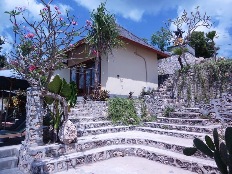 Lembongan Cliff Villas Exterior photo