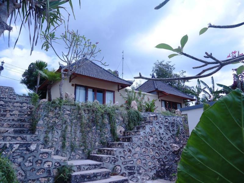 Lembongan Cliff Villas Exterior photo