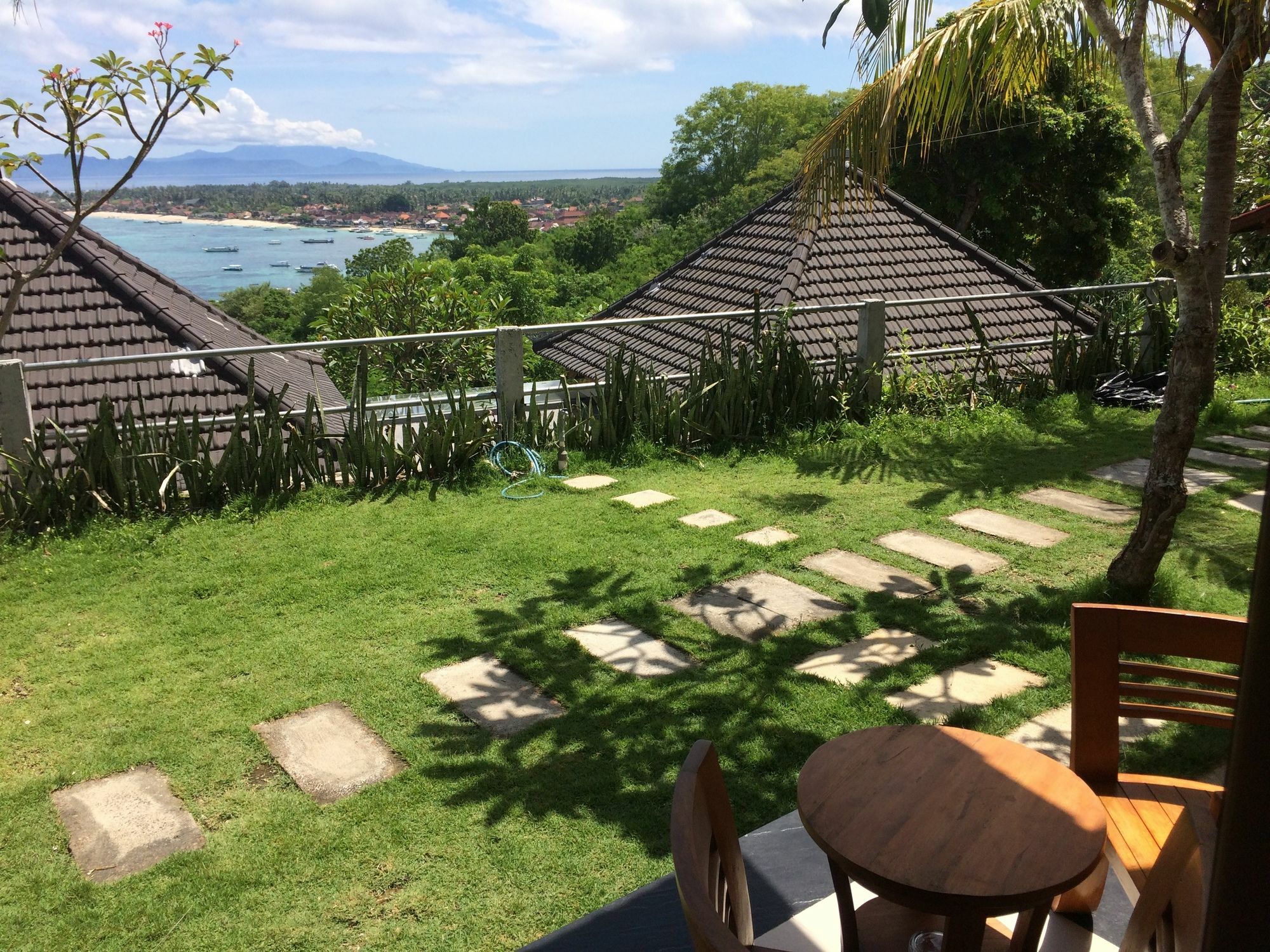 Lembongan Cliff Villas Exterior photo